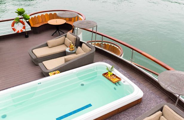 Luxury 5-Star Ha Long Bay Day Cruise with Buffet Lunch from Hanoi