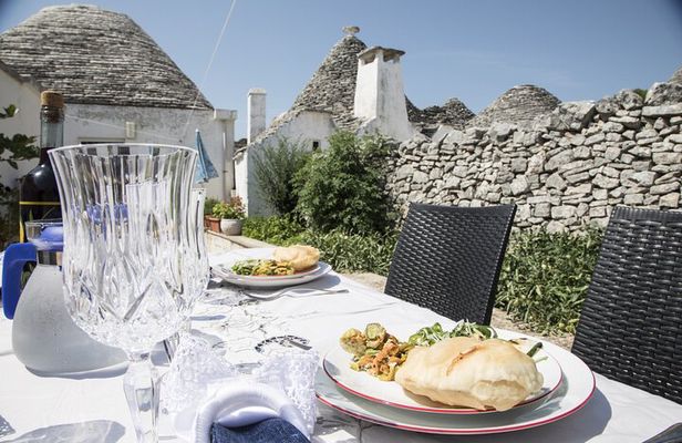 Cesarine: Small group Pasta and Tiramisu class in Alberobello