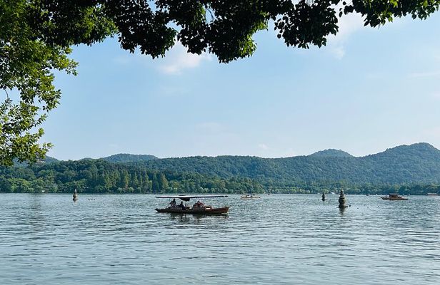 4-Hour Hangzhou Highlights Tour of Lingyin Temple and West Lake