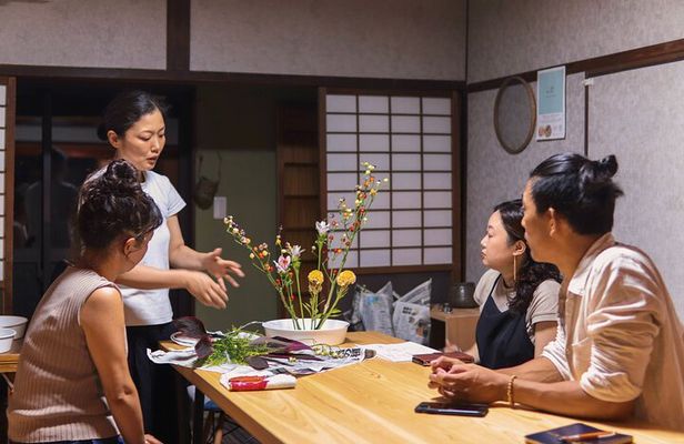 Hands-On Ikebana Making with a Local Expert in Kobe