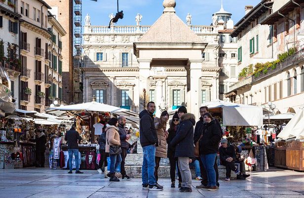 Street Food Walking Tour in Verona