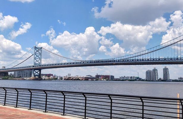 5K Walking Sightseeing Tour of Historic Benjamin Franklin Bridge