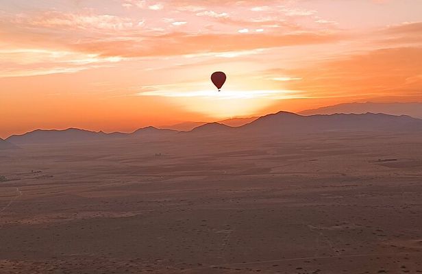 Hot air balloon flight to Marrakech in a small group. Breakfast