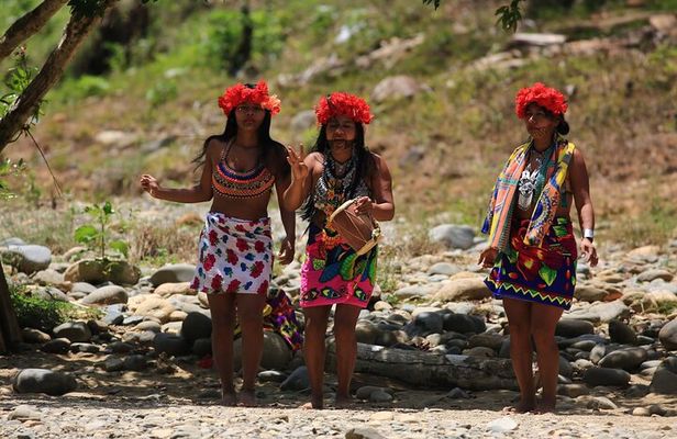 Visit the Embera Purubiakiru Community Back to origin!