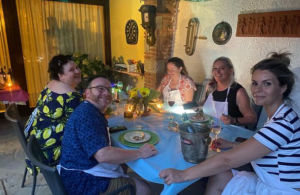 Typical Tuscan family dinner in a Villa near Cortona
