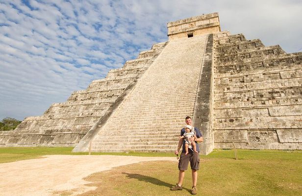 Full-day Chichen Itza journey, with guides + cenote + buffet