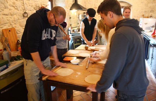 Cooking class in the countryside with Simona