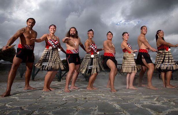 Tauranga Shore Excursion: Rotorua Highlights