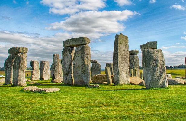From Birmingham Stonehenge and Bath Day Tour