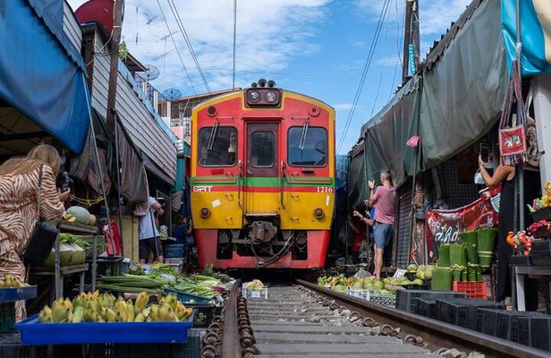 Tour in Maeklong Railway, Floating Market and Ayutthaya