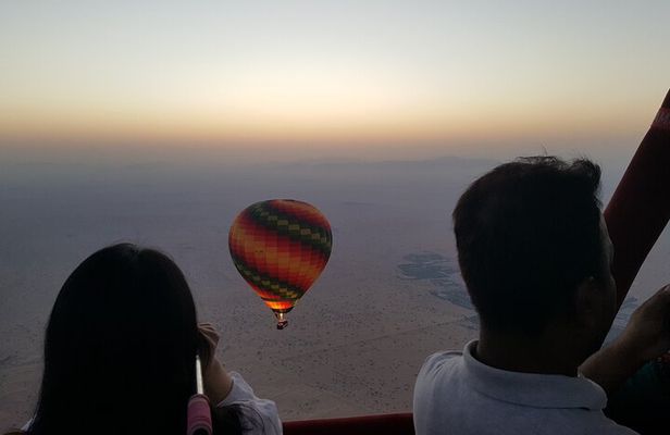 Dubai Desert Hot Air Balloon Ride at Sunrise with Breakfast