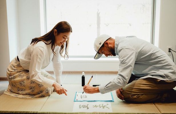Calligraphy Workshop in Namba, Dotonbori