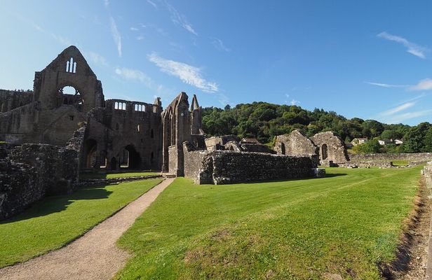 Private Cardiff Walking Tour: South Wales Historic Castles