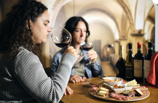 Wine Tasting near Juliet's House & Arena with Valpolicella