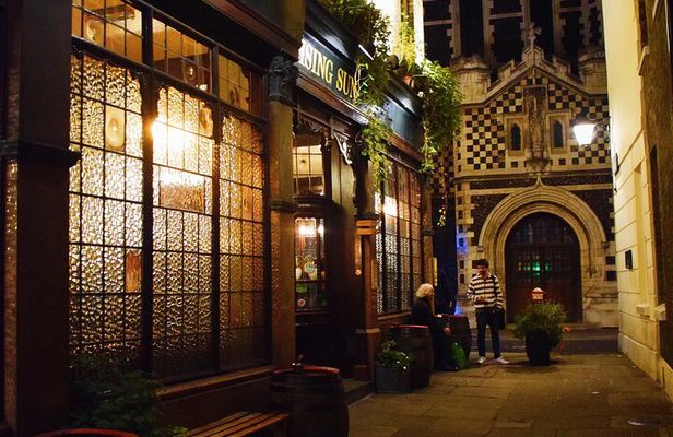The Haunted Pubs of Old London: Small Group Tour