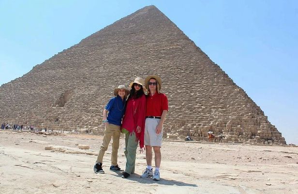 Guided Tour of Giza Pyramids and the Great Sphinx in Cairo