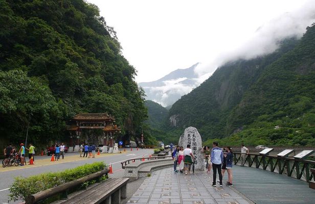 Taroko, Qingshui Cliff, Xincheng Old Street & Qixingtan Day Tour