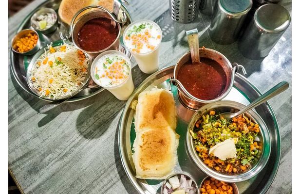 Mumbai Street Food Crawl (2 Hours Guided Food Tasting Tour)