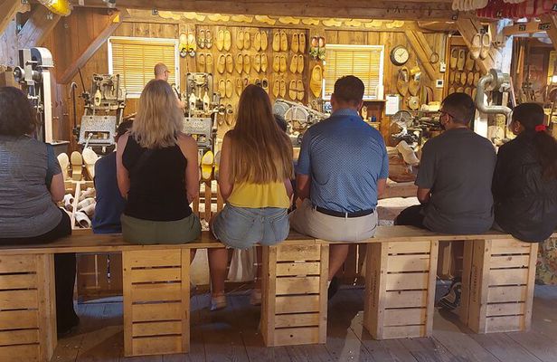 Private Zaanse Schans, Volendam & Marken Tour by Mercedes EQV