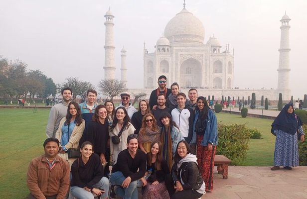Agra: Taj Mahal Skip The Line Tour with Express Entry Tickets