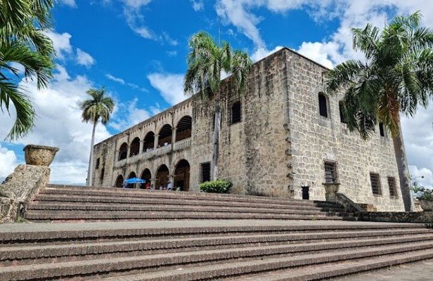 Historical Tour in the Colonial Zone