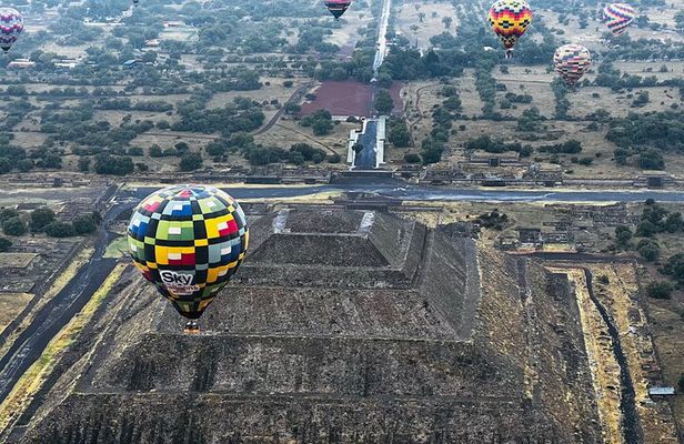Teotihuacan Balloon Flight with Private Transport & Pyramids Tour