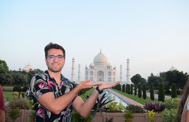 From Delhi: Sunrise Taj Mahal Tour With Elephant Conservation