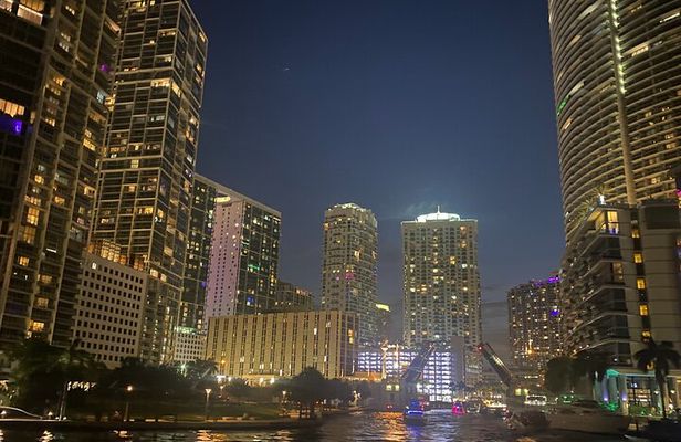 Evening Sightseeing Cruise on Biscayne Bay Miami