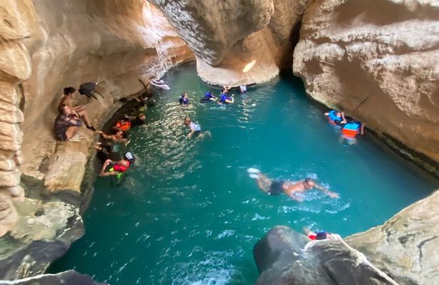 Discover Wadi Shab by a Professional Omani Guide (private).