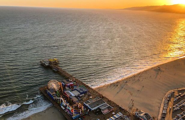 Hollywood Sign & Coast Helicopter Tour in Los Angeles 35 Minutes