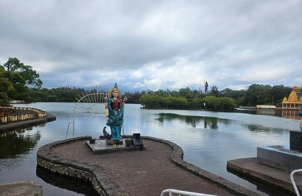 Private and Guided Tour of Mauritius South