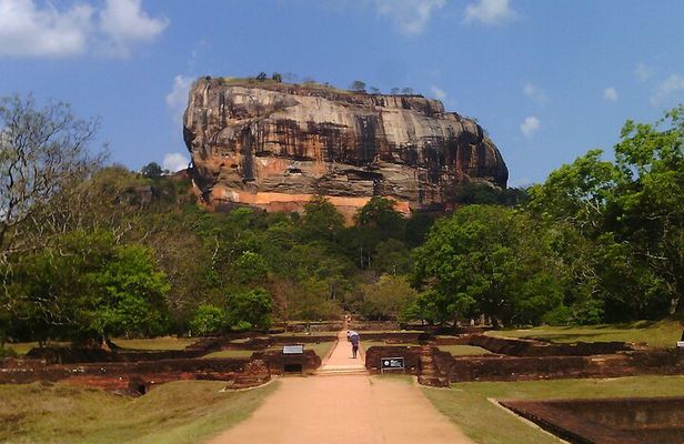 Explore Sigiriya, Kandy,Nuwaraeliya,Galle From Colombo