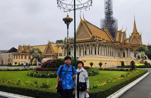Private Tour: Phnom Penh City Tour with Mekong River Boat Trip