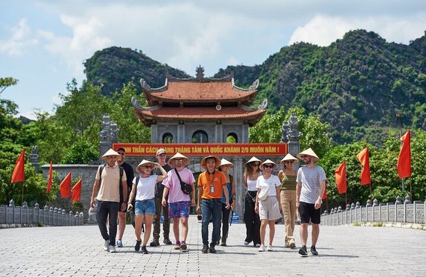 Ninh Binh Day Trip: Hoa Lu-Trang An/Tam Coc-Mua Cave-Cycling-Boat