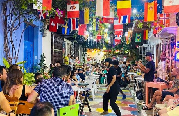 Cartagena:Sunset boat party Caribbean restaurant and Gethsemane tour