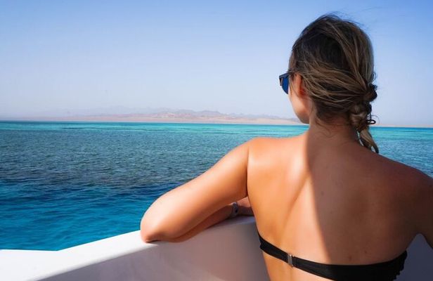 Full Day Tour in Ras Mohamed and White Island with Lunch