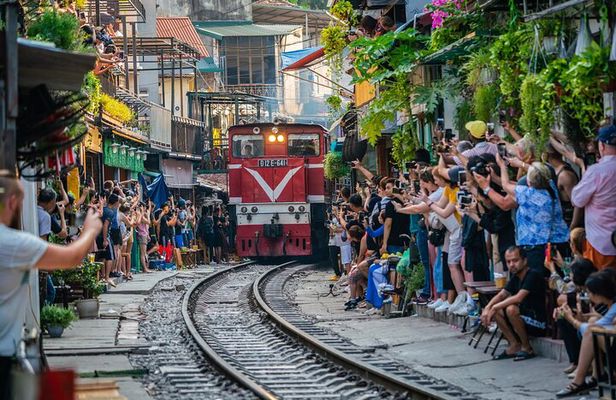 Walking Street Food Tour in Hanoi and Train Street