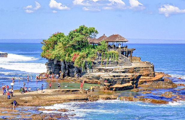 Full Day Tour of Tanah Lot Temple and Twin Lake Bali Tours