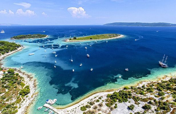 Split: Half-Day Blue Lagoon, Shipwreck and Trogir Boat Trip