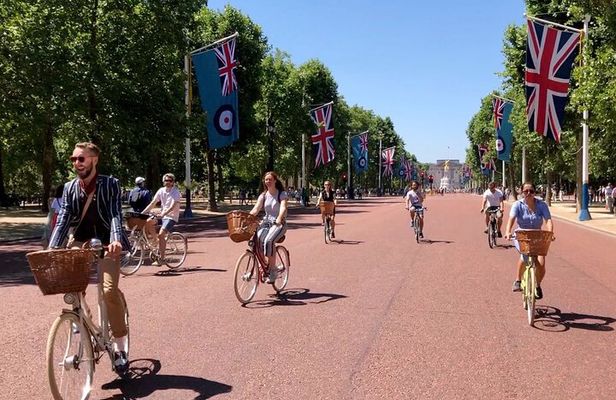 Private Royal London Bike Tour with pub & street art