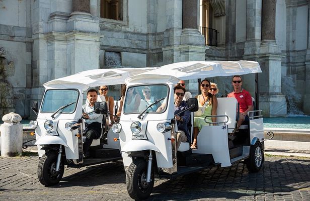 Private Electric Tuktuk Tour of Rome with Prosecco and Pickup