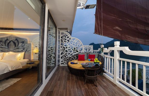 2-Day Melody Cruise: Explore Halong and Lan Ha Bay from Hanoi
