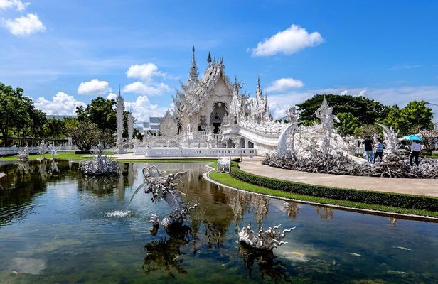 Chiang Rai Famed Temples and Golden Triangle Tour from Chiang Mai