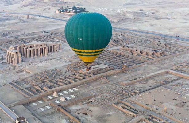 Sunrise Hot Air Balloon Flight in Luxor with Pickup
