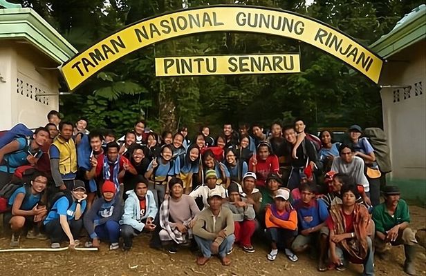 2 Day Guided Hiking to Mount Rinjani Senaru Crater Rim