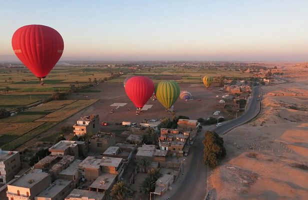  Balloon Experience with Personalized Photography