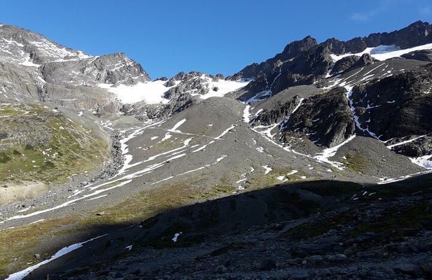 5hrs of Trekking Experience in Martial Glacier