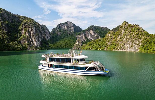 Halong Bay Luxury Day Trip with Hercules Cruise From Harbor