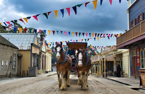 Sovereign Hill, Botanical Gardens and Melbourne Skydeck Bus Tour