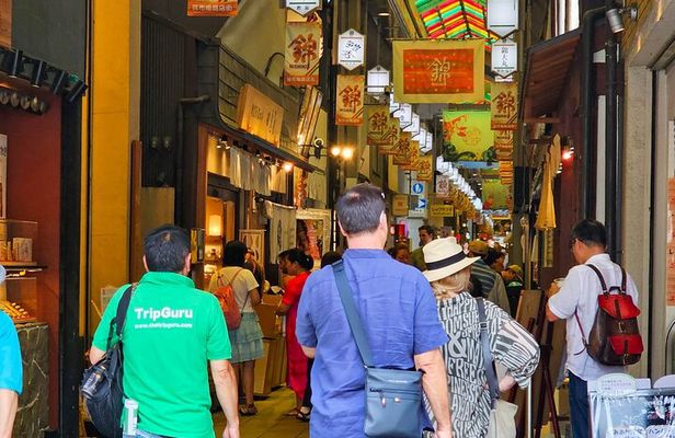 Kyoto Nishiki Market & Depachika: 2-hours Food Tour with a Local